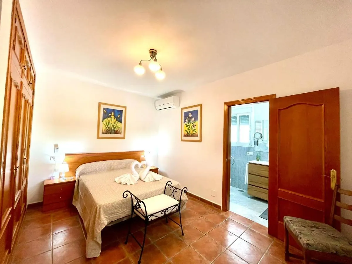 Casa Moreno Canillas de Albaida بيت للعطل